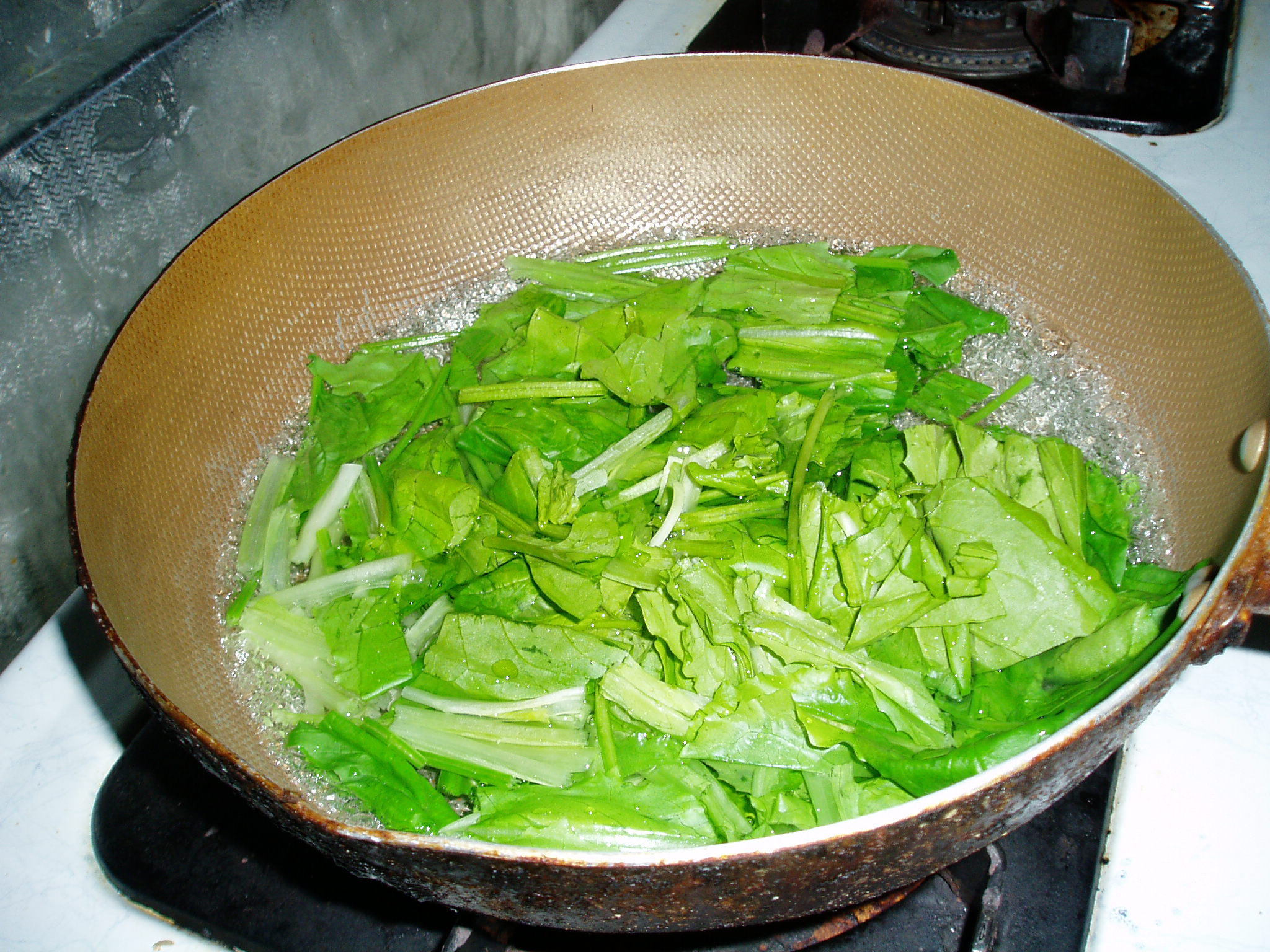 「水煮青菜」熱量低，可替代飯，是不錯的減肥食材。