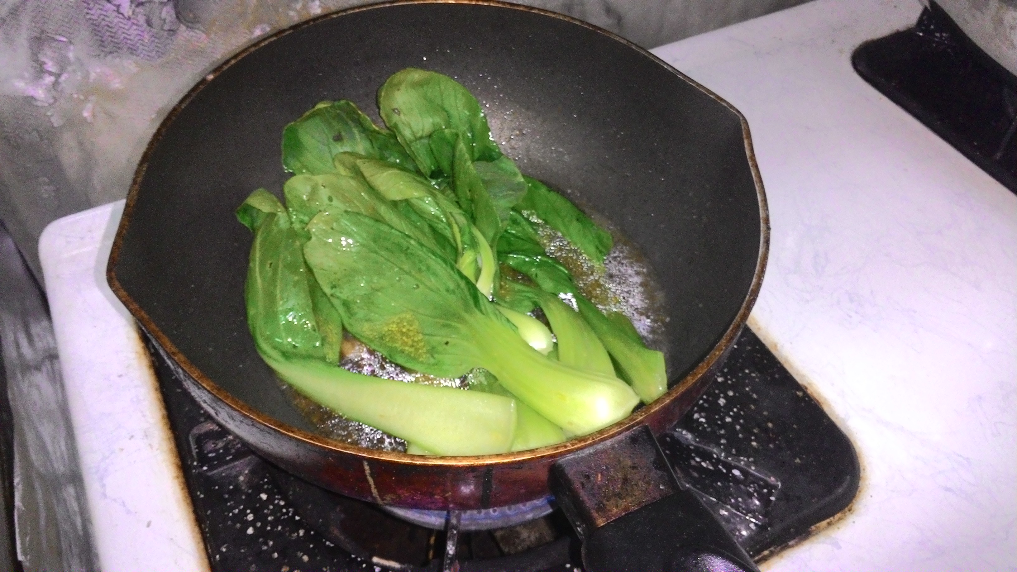 搭配綠色的「青江菜」可增加色澤。